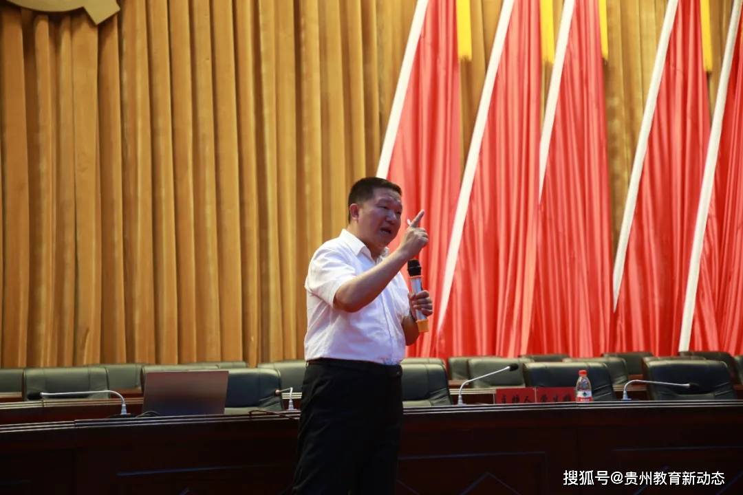 荔波县教育局局长覃炳能,荔波二中校长覃建柏,贵州好前途教育龙红军