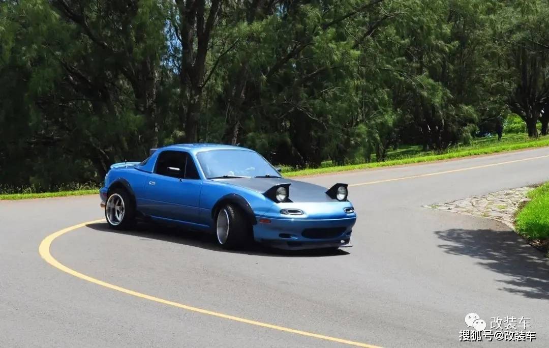 中置四驱五速手动的双门超跑今晚我在秋名山等你