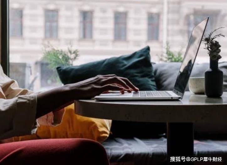 鸿富瀚信息披露漏洞多 或为大客户关联交易“打