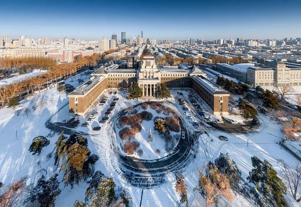 伪满洲国国务院旧址伪满经济部旧址(现为白求恩医科大学第三临床医院)