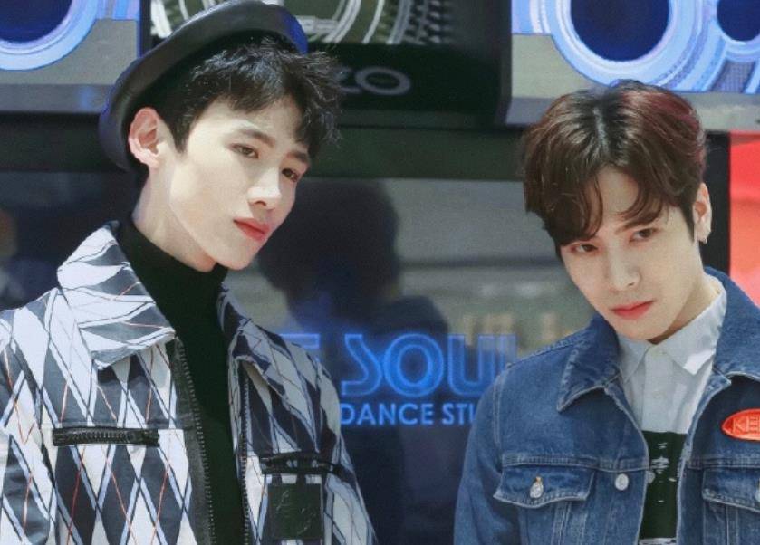 王嘉尔白敬亭塌房时刻,活动现场公开表白,井柏然被彻底踢出群聊