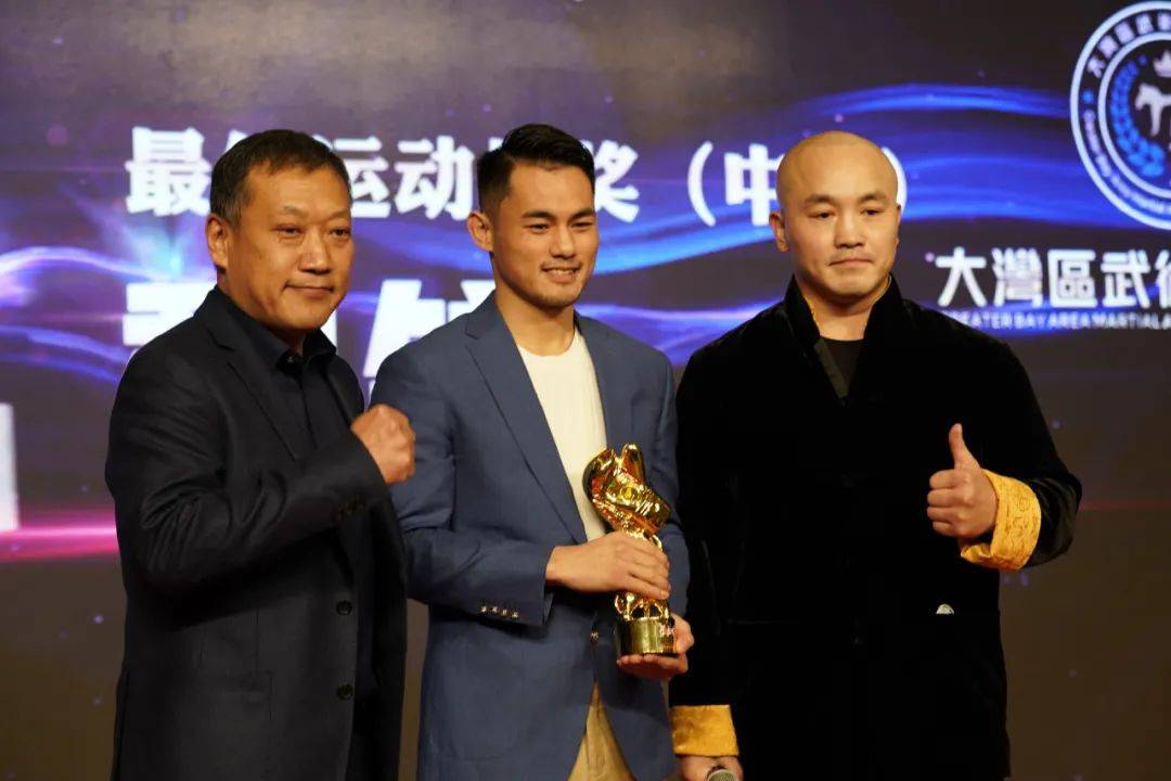 赢回尊重!魏锐争议胜刘威后首发声,不再称重心不稳,承认被击倒_比赛