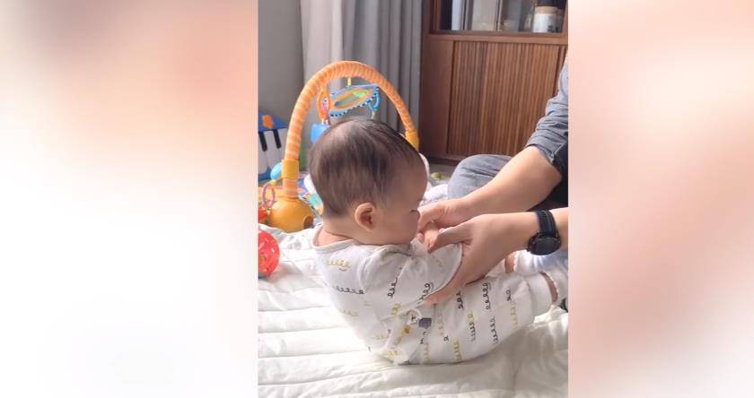 怎么教宝宝坐 5f8b682f4f414e00be983764ca5efcf6.jpeg