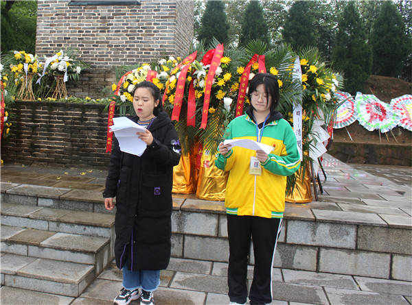 师生|“缅怀先烈，致敬英雄” ——桃源四中开展清明扫墓主题团日活动