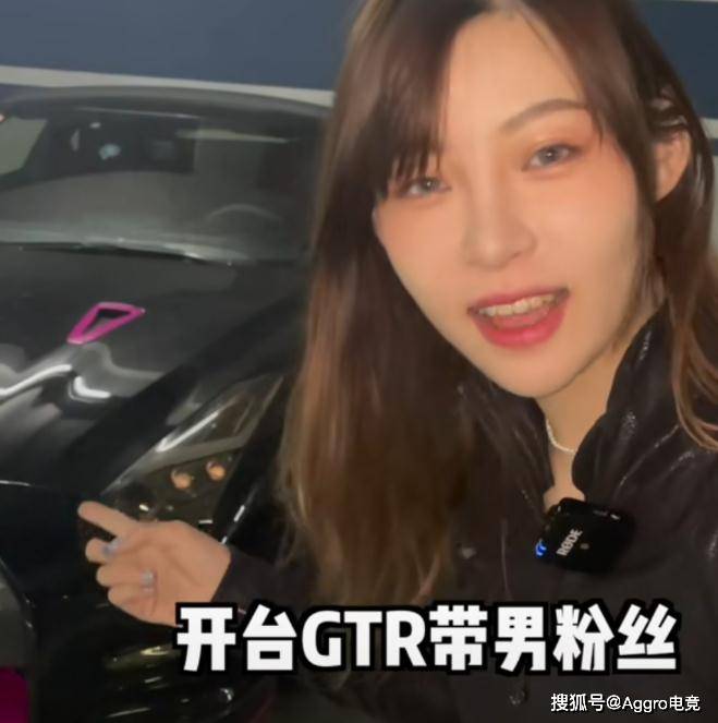 "机车女神"痞幼又玩新花样,开价值200万的gtr,带男粉丝吃路边摊
