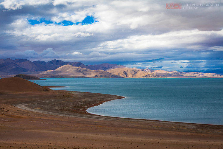 新藏线一个“偏心”的湖，中国是淡水印度是咸水，让印度羡慕不已