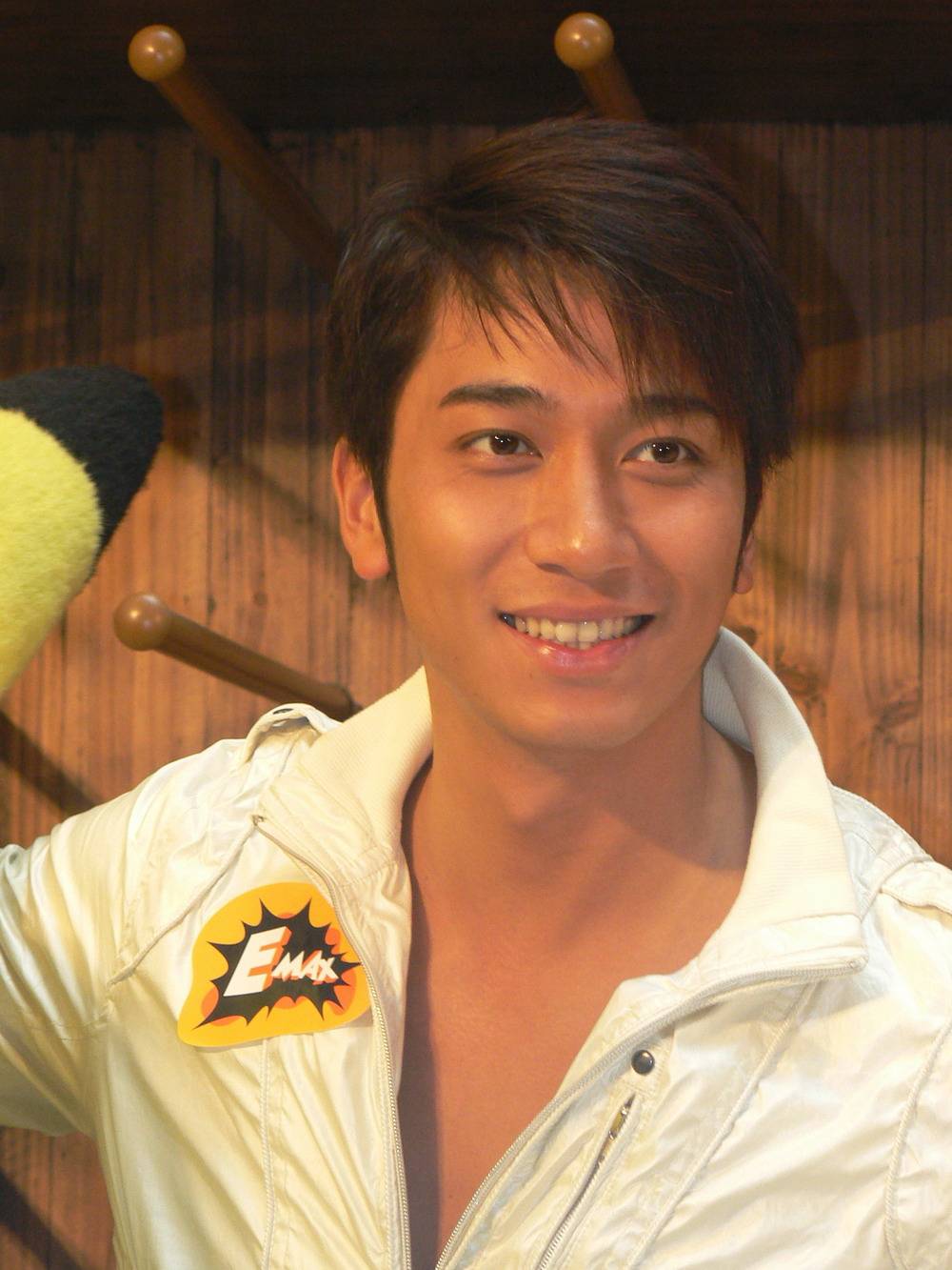 "最美军嫂"张馨予的洗白史_吴卓羲