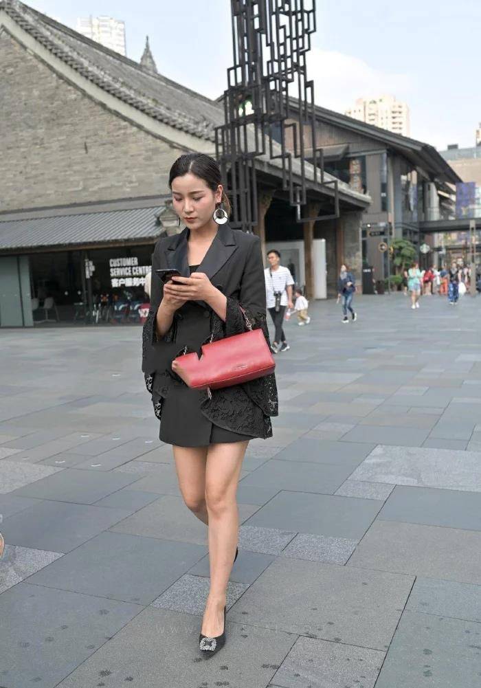 中年女性该怎么穿搭才能凸显出轻熟优雅的女人CQ9电子 CQ9传奇电子味一起来看(图12)