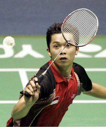 他年少成名惊艳众人一直压制林丹,却因为懒惰和不自律早早退役_陶菲克