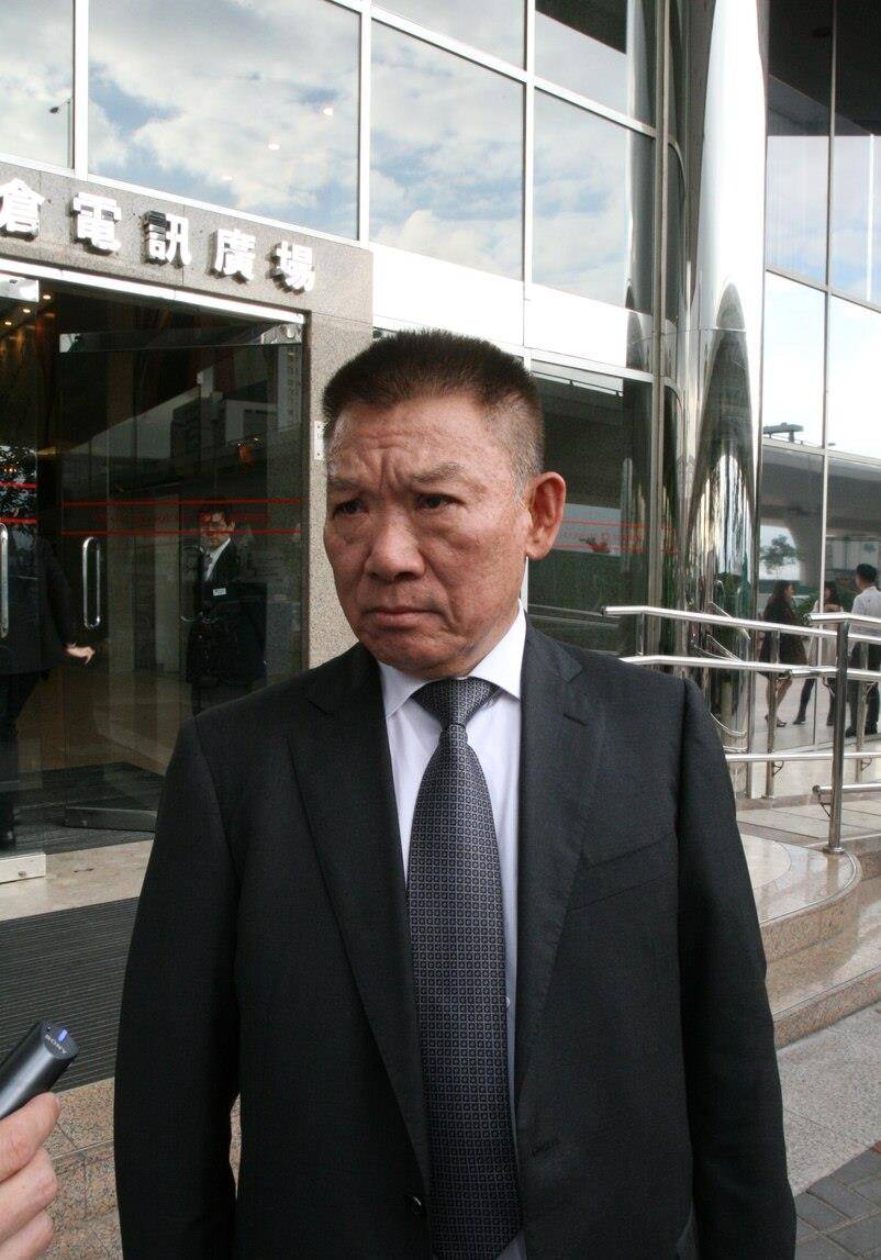 14k大佬摩顶罕有现身内地,打扮精神似小伙,曾与崩牙驹争天下