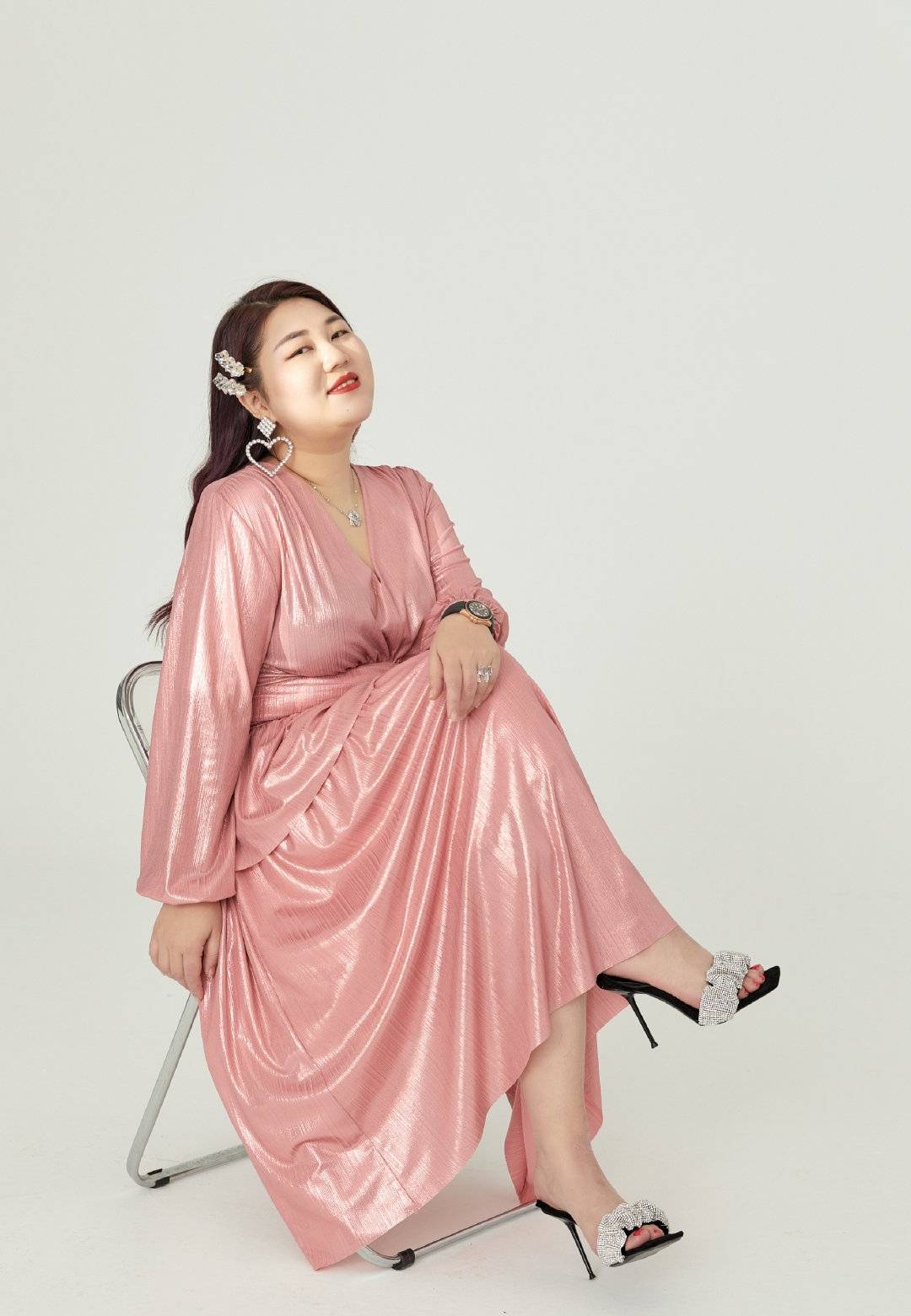 杨天真晒儿时照自称是美少女却被网友吐槽美少女真谈不上