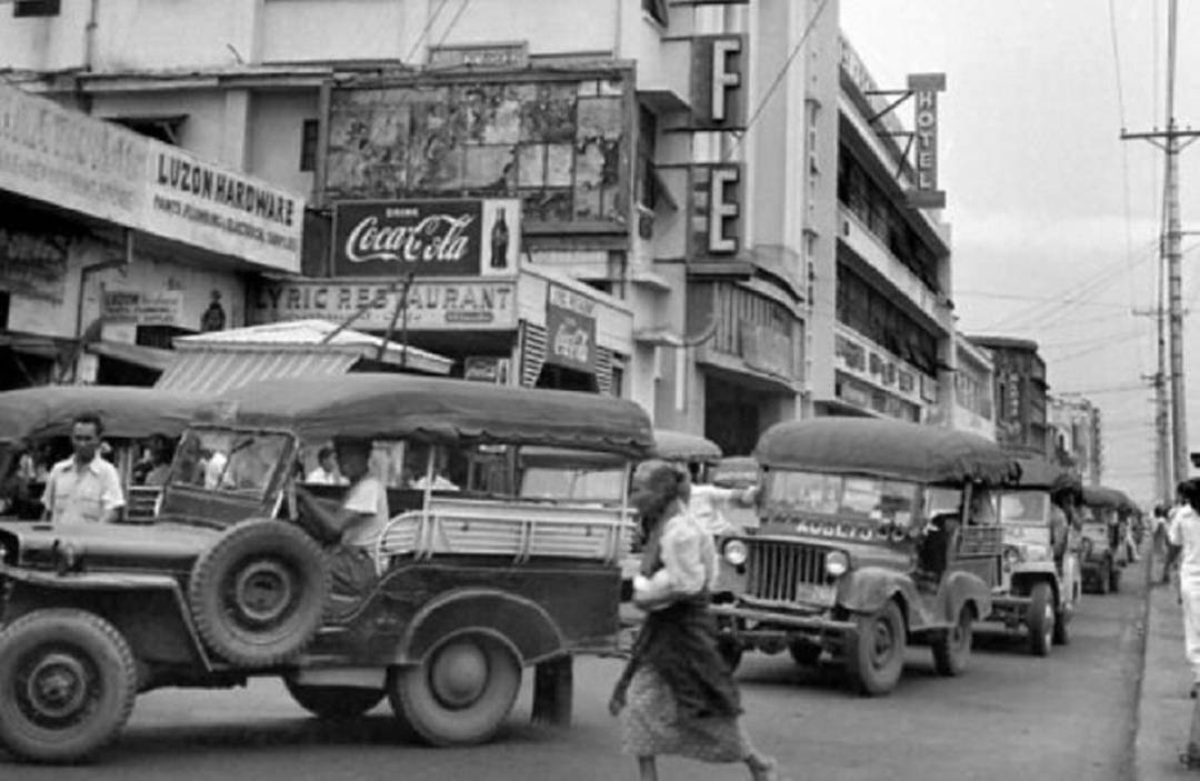 原是美军的遗留，摇身一变成为街头一景，菲律宾吉普尼的街头传奇
