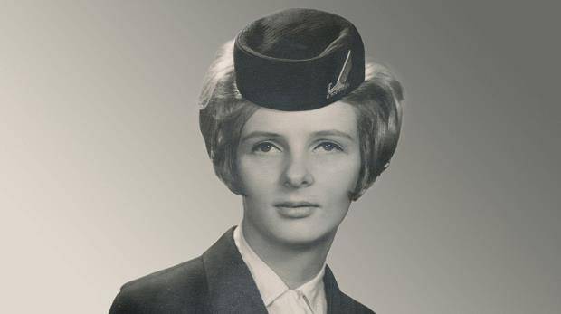 冰岛女总理:22年婚姻破裂,遇女作家得真爱,一上台为其正名_约翰娜