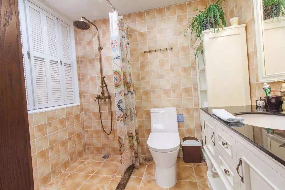 卫生间装什么瓷砖好看又实用 12b687c54ed24f23a09324f2c79eae47.jpeg