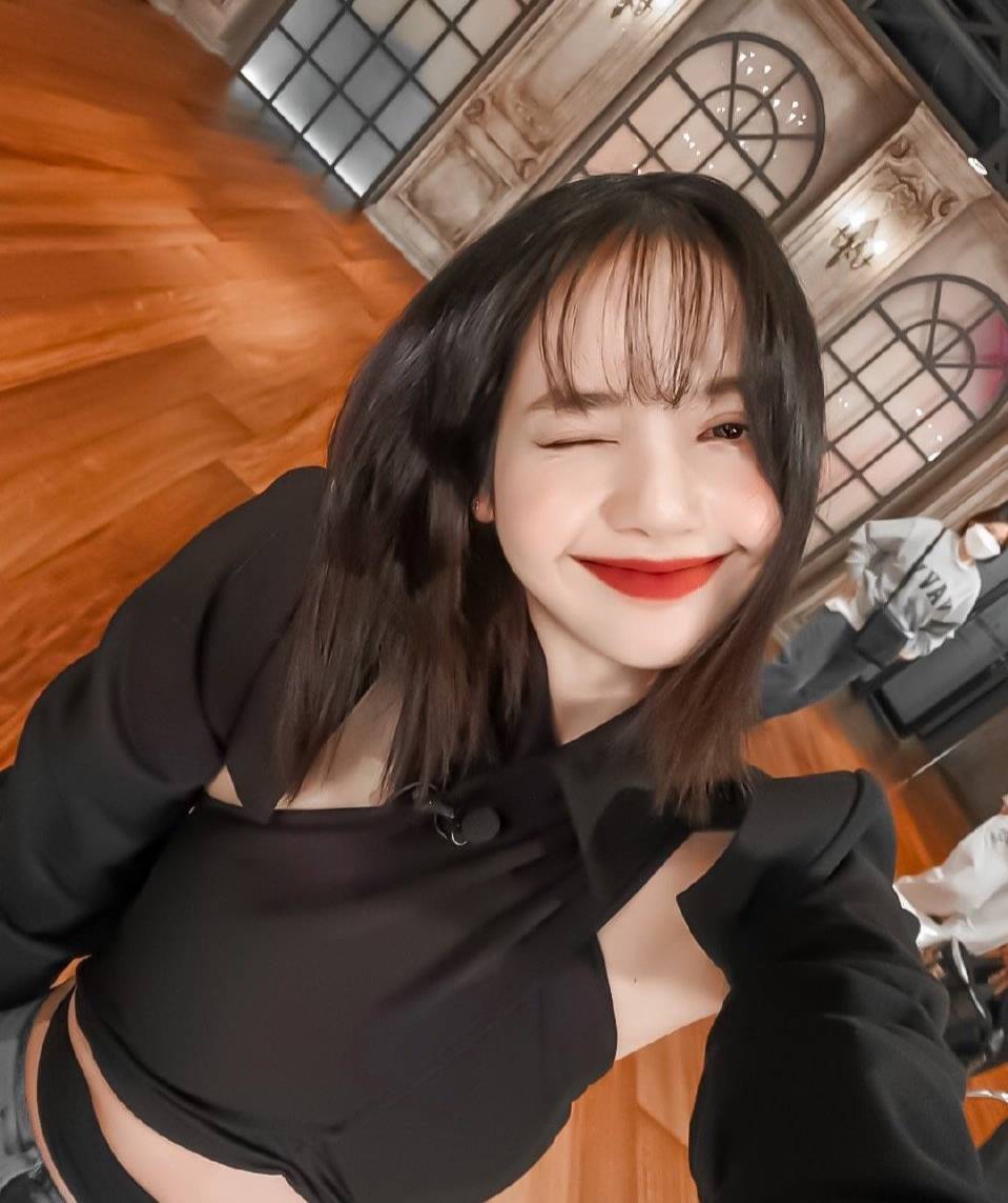 原创lisa成寻游欧皇荒野乱斗受人气反哺难怪rose想录国综