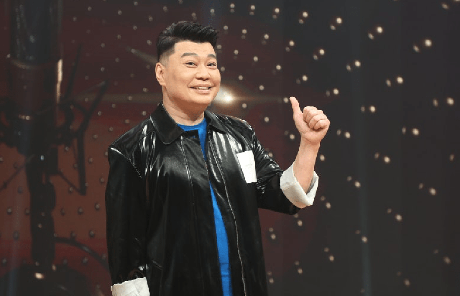 原创阮兆祥重返tvb任主持离巢两年赞叹变化大重逢王祖蓝颇有感触