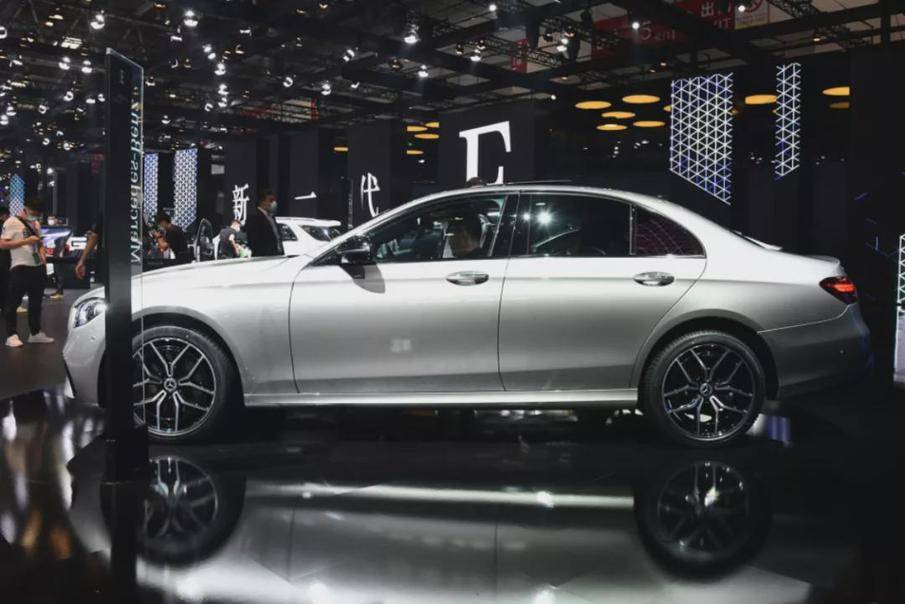 原创进口奔驰e级标轴运动版上市,哪款配置最超值?