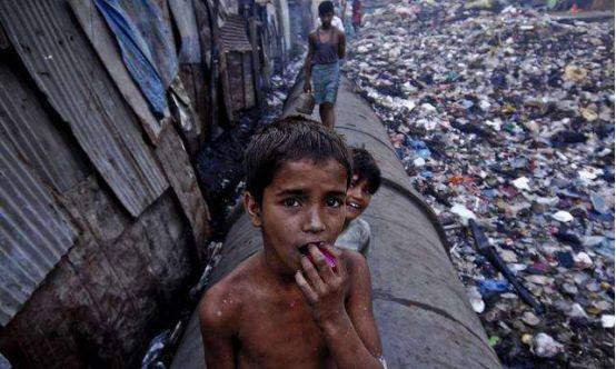 见识一下印度穷人家，看到结构的那一瞬间，真的令人难以想象