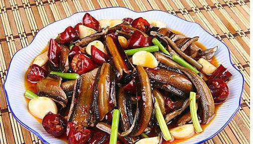 蒜头烧黄鳝段
