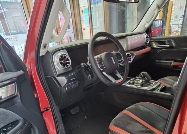 玩越野看长城我要红版坦克300到店内饰融合奔驰路虎