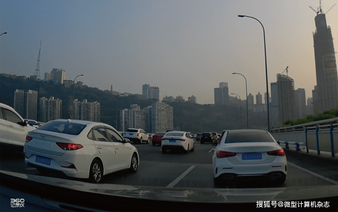 功能,价格不相同,这两款行车记录仪你选谁?