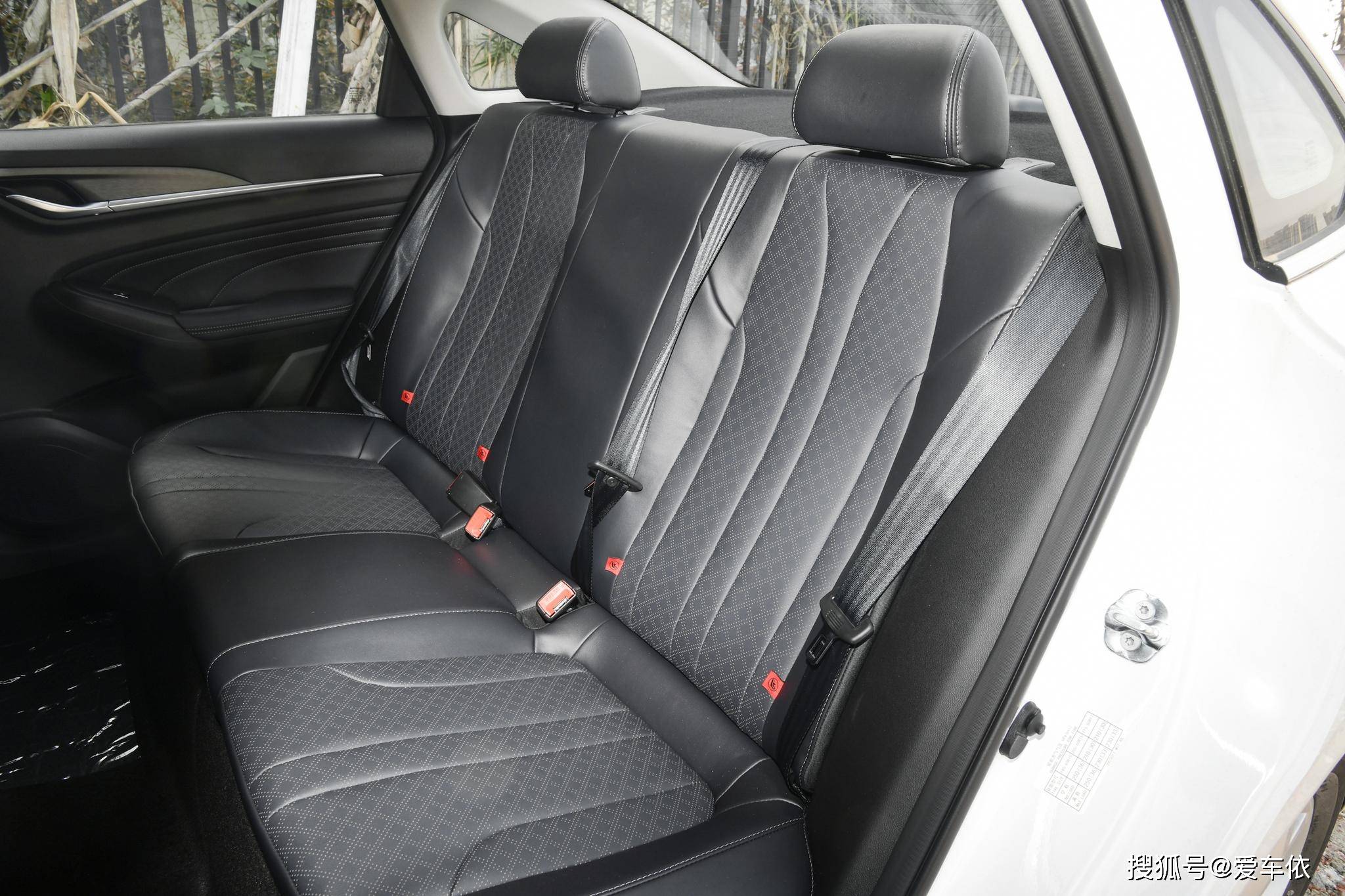 十万级家轿不二之选2021款长安逸动plus