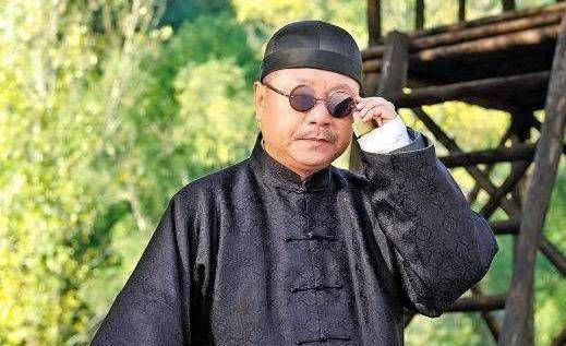 一财主过50大寿，穷秀才写了一副对联，财主看懂后脸都气绿了_学问