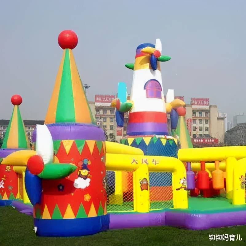 充气城堡被吹翻,1岁女童身亡:充气城堡=吃人城堡