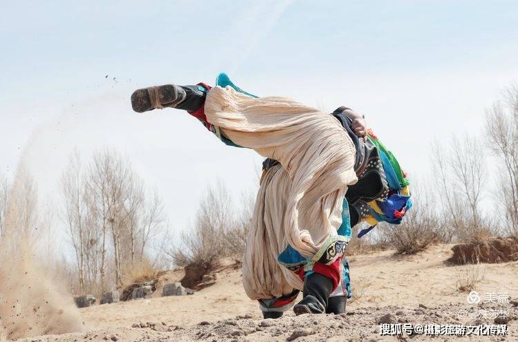 蔓殊莎华影像博克蒙古摔跤独特风格