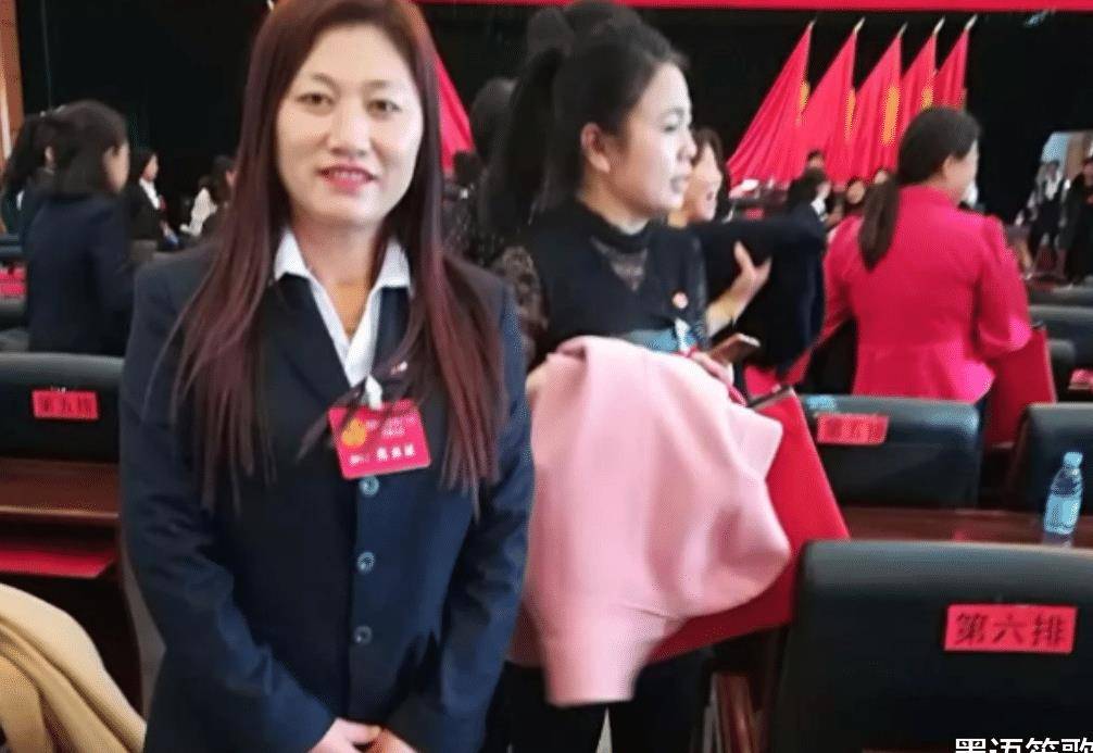 原创90后无知少女林菲在工作时实现三连跳三年就任副县长