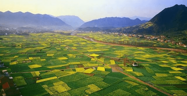 秦岭深处的一个小盆地，被称为鱼米之乡，水稻产量占陕西省的60%