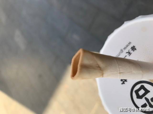 限塑令执行一段时间以后今天喝奶茶你随身带吸管了吗