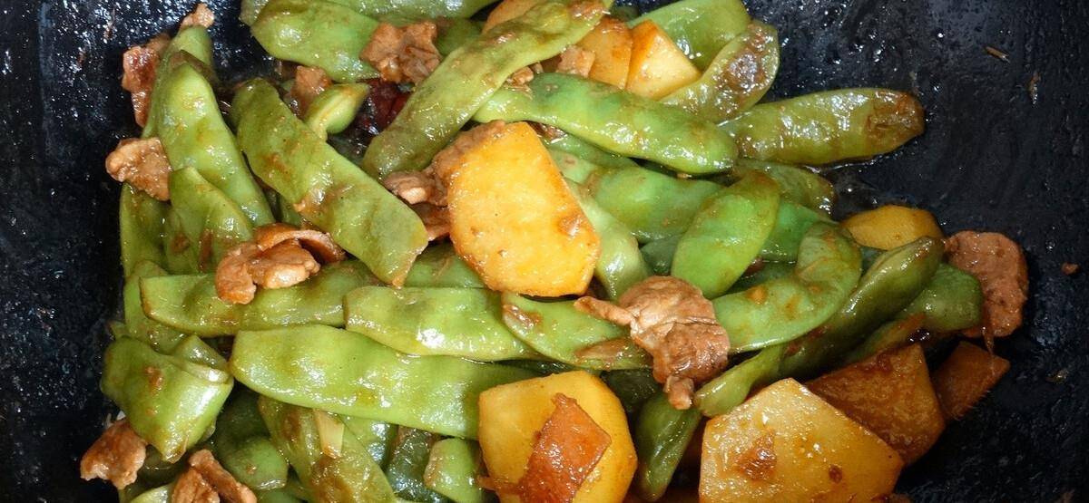 炖豆角,看起来家常,却简单,牢记3个技巧,鲜香下饭滋味又浓郁