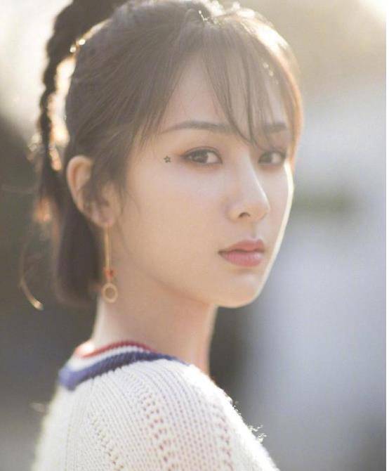 杨紫最新绯闻 1b5513c43f9144d088727a720369eb43.jpeg