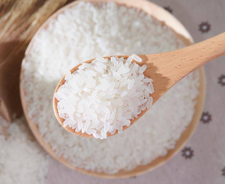 其实最直观的就是它的外形,大米的形状分为两种,一种是长米粒的,一种