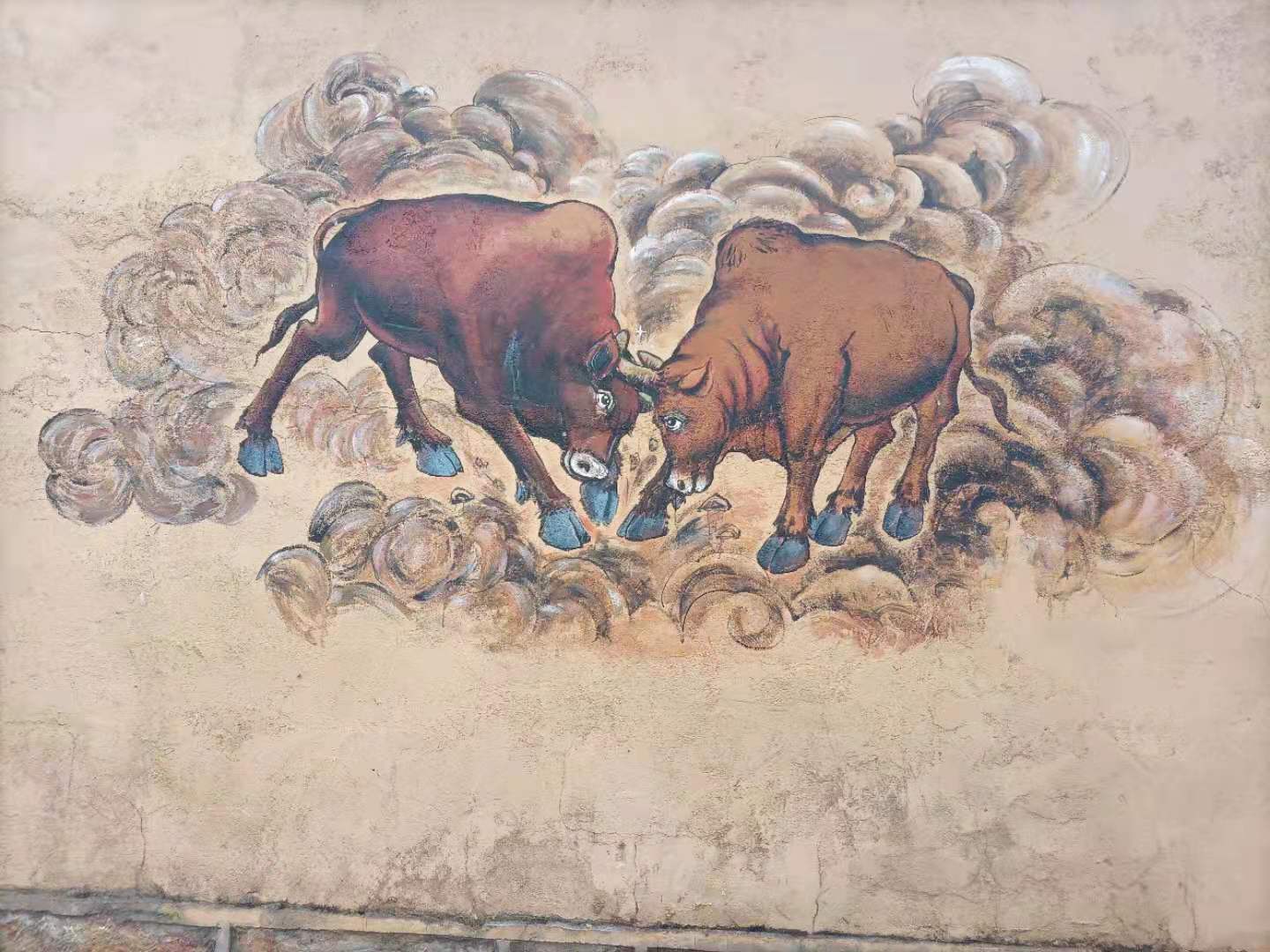 在弥勒市的可邑小镇，看到墙上画了很多画，每个画都有着美好的祝福和希望