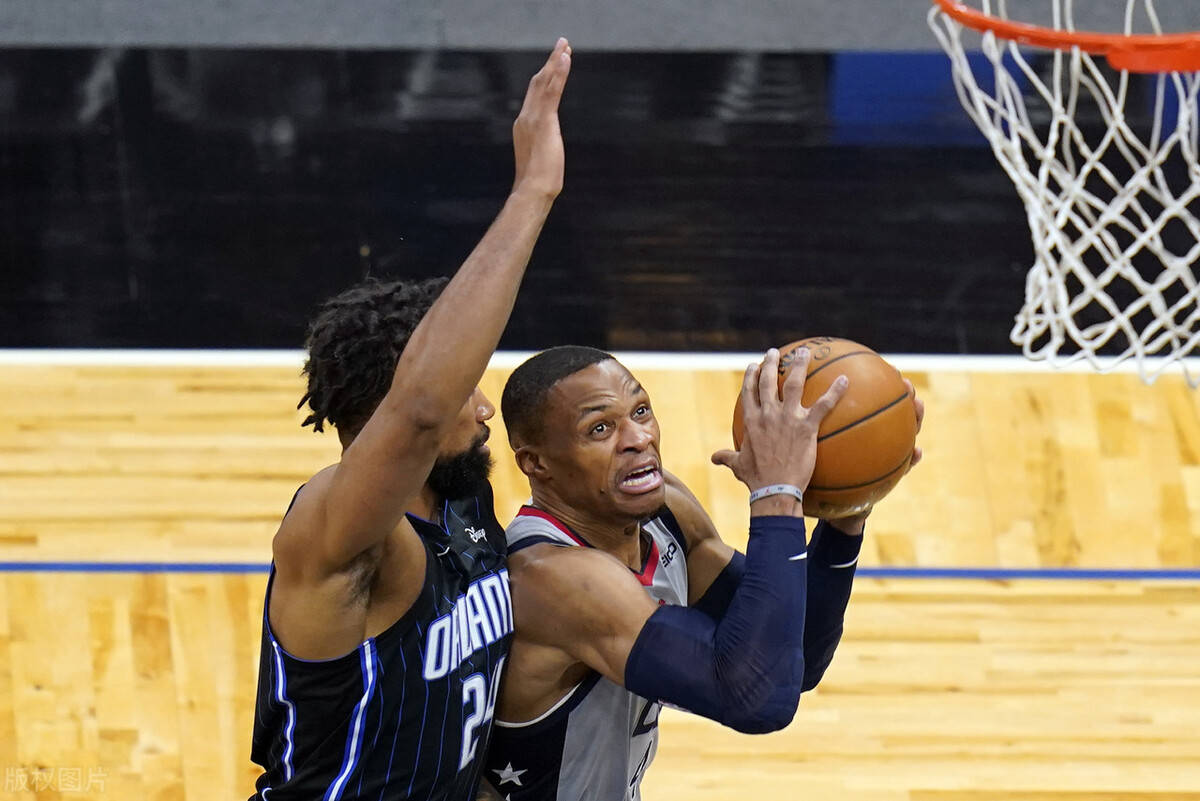 双子星为荣誉而战 威少23 14 15 比尔26 5 奇才15分大胜魔术 比赛