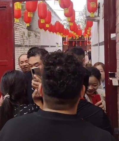 大衣哥家人 28c10d15b67b4f4f80d7ce48c4953a78.jpeg