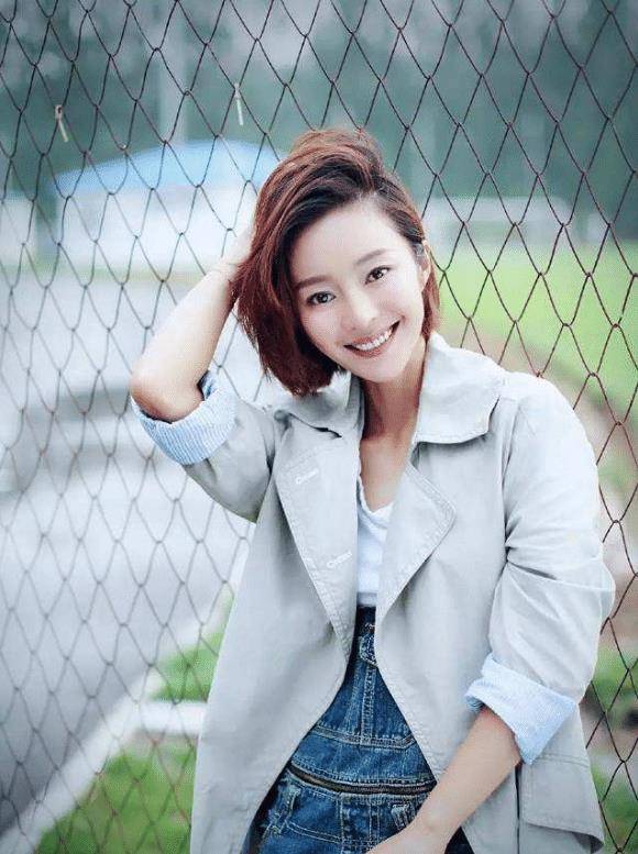 曾凭《魔幻手机》红极一时,因满嘴脏话,如今沦为十八线女星_刘希