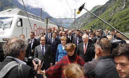 这个隧道火车要开一小时！耗资千亿人民币贯穿阿尔卑斯山！