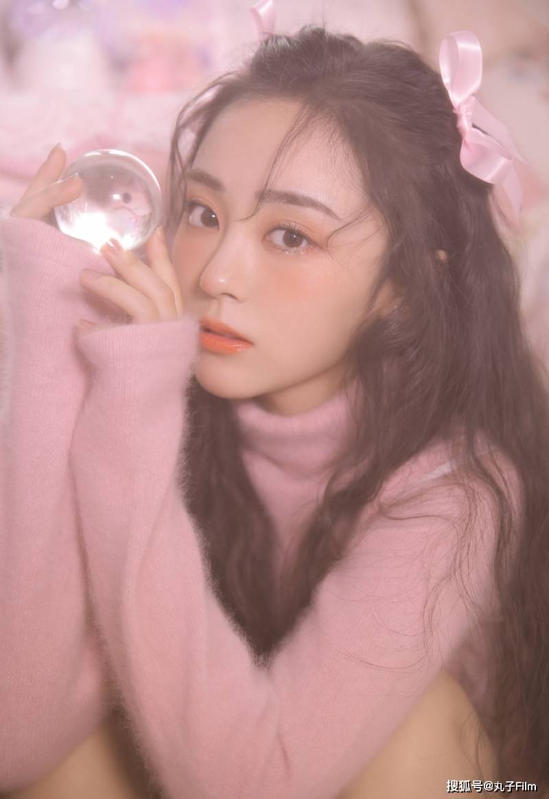 性感美女时尚写真粉嫩小姐姐波浪卷发浪漫优雅清纯甜美