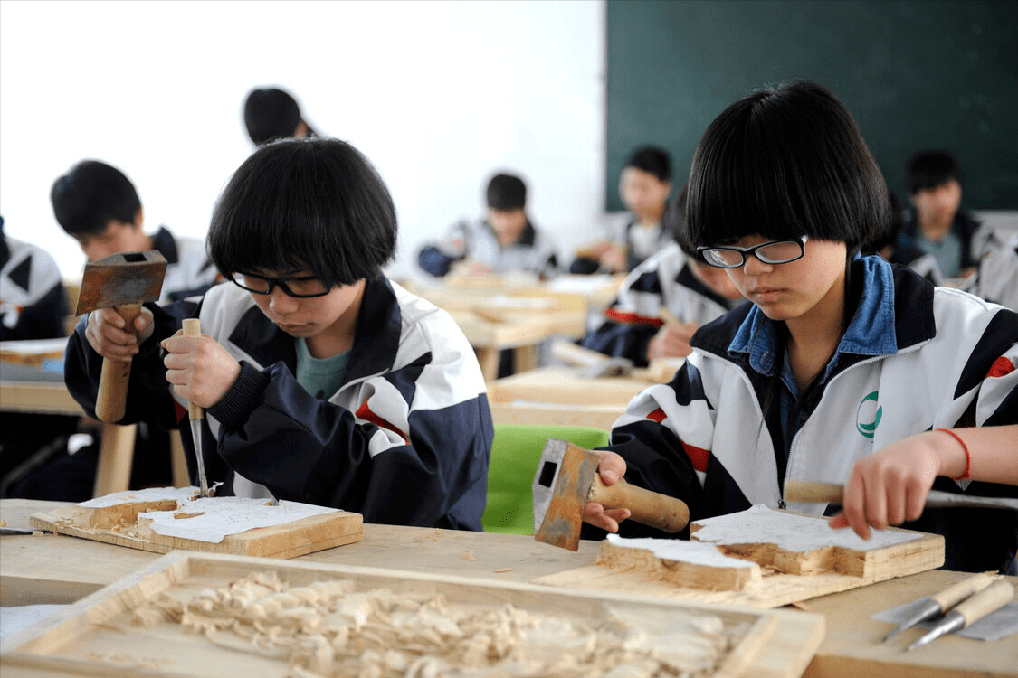 学生素质一般多数家长认为技校学生的素质一般,只有极少数是出类拔萃