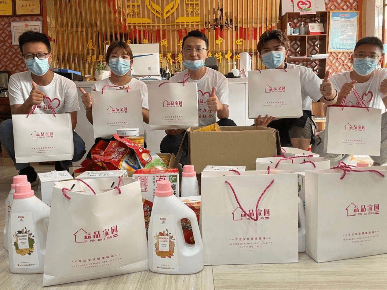 席铁铸呼吁大家:"莫以善小而不为"