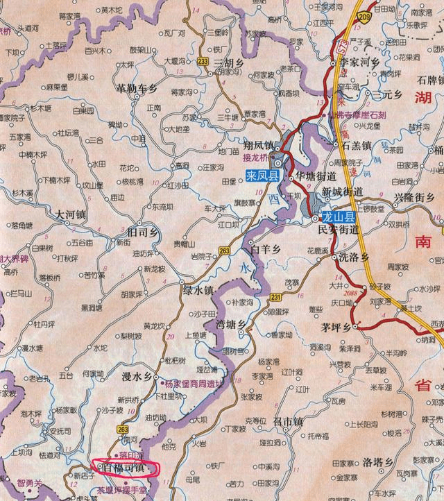 湖北来凤县最南边的镇，同时和重庆、湖南交界，是全国重点镇
