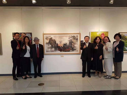 中国翰林书画院台湾艺术家在国际艺术家节大会上风采飞扬_蔡淑珠