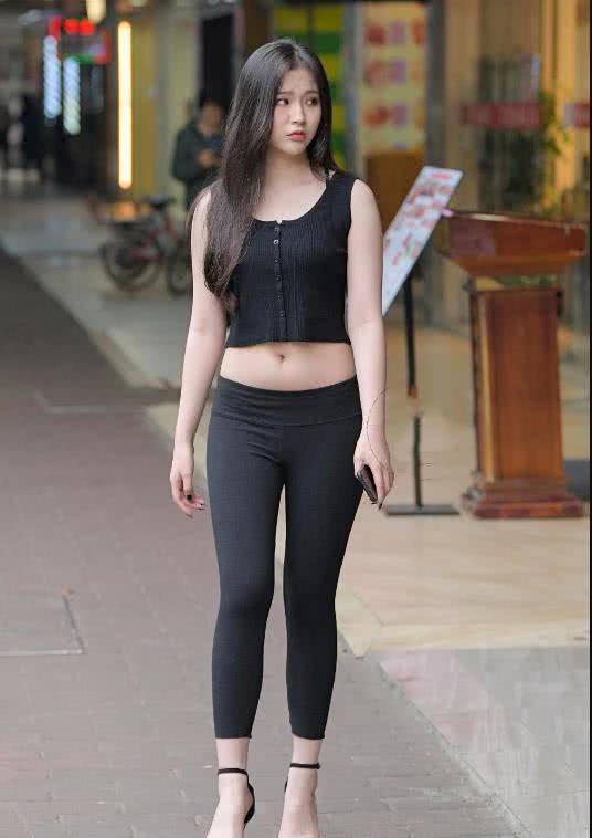 微胖女生怎么搭配深色打底裤 f79323b75fbc43e88169f518d8646753.jpeg