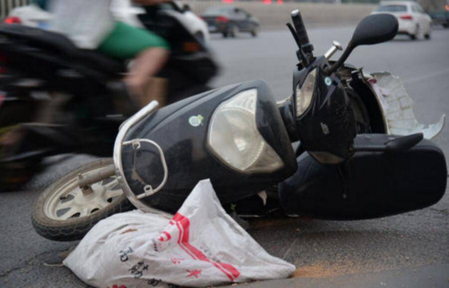 汽车停着没动却撞死人,家属索赔40万,车主反问:凭什么?