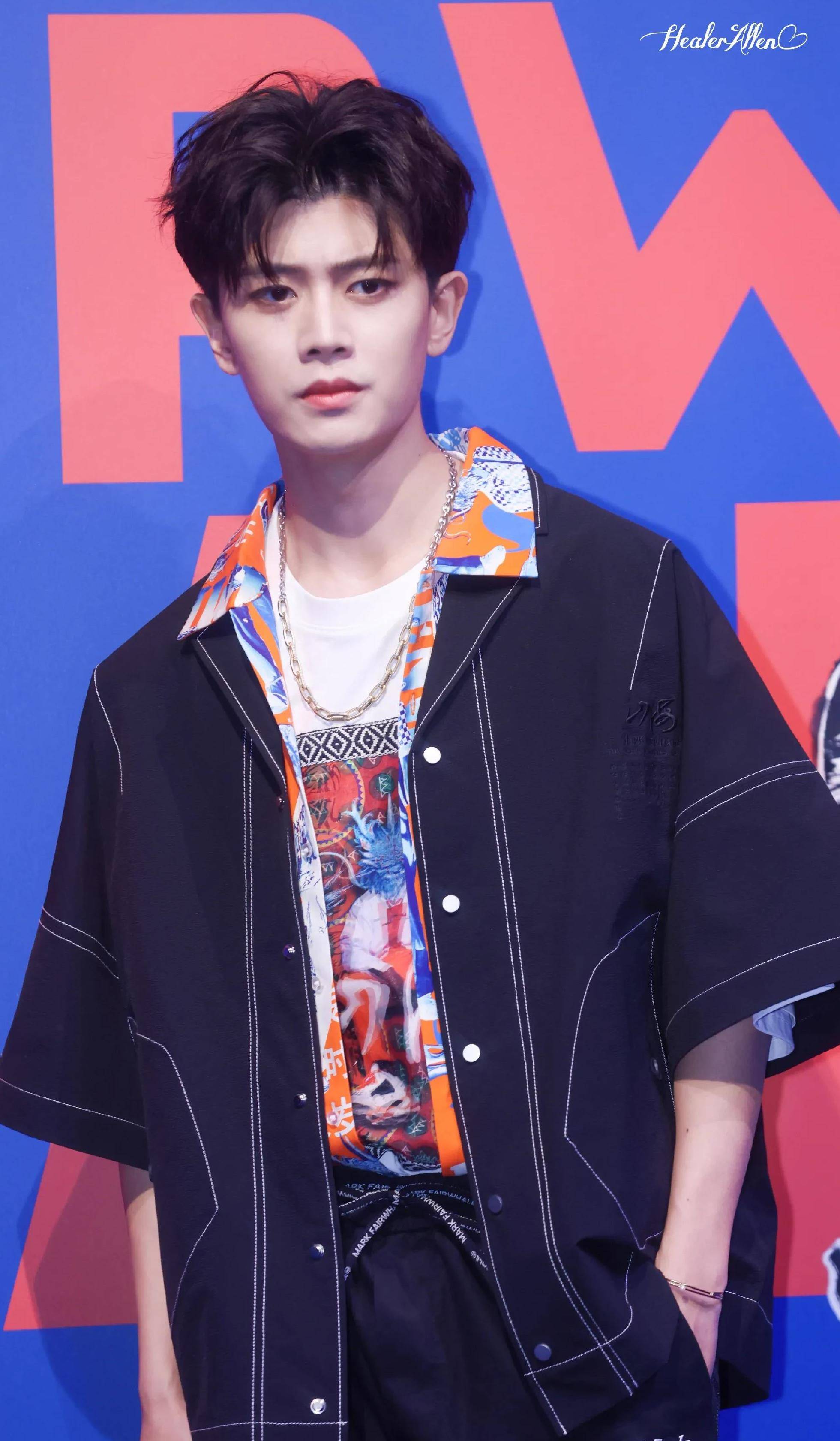 任嘉伦真宝藏男人:十八般武艺应有尽有,演员爱豆无缝切换!_任国超