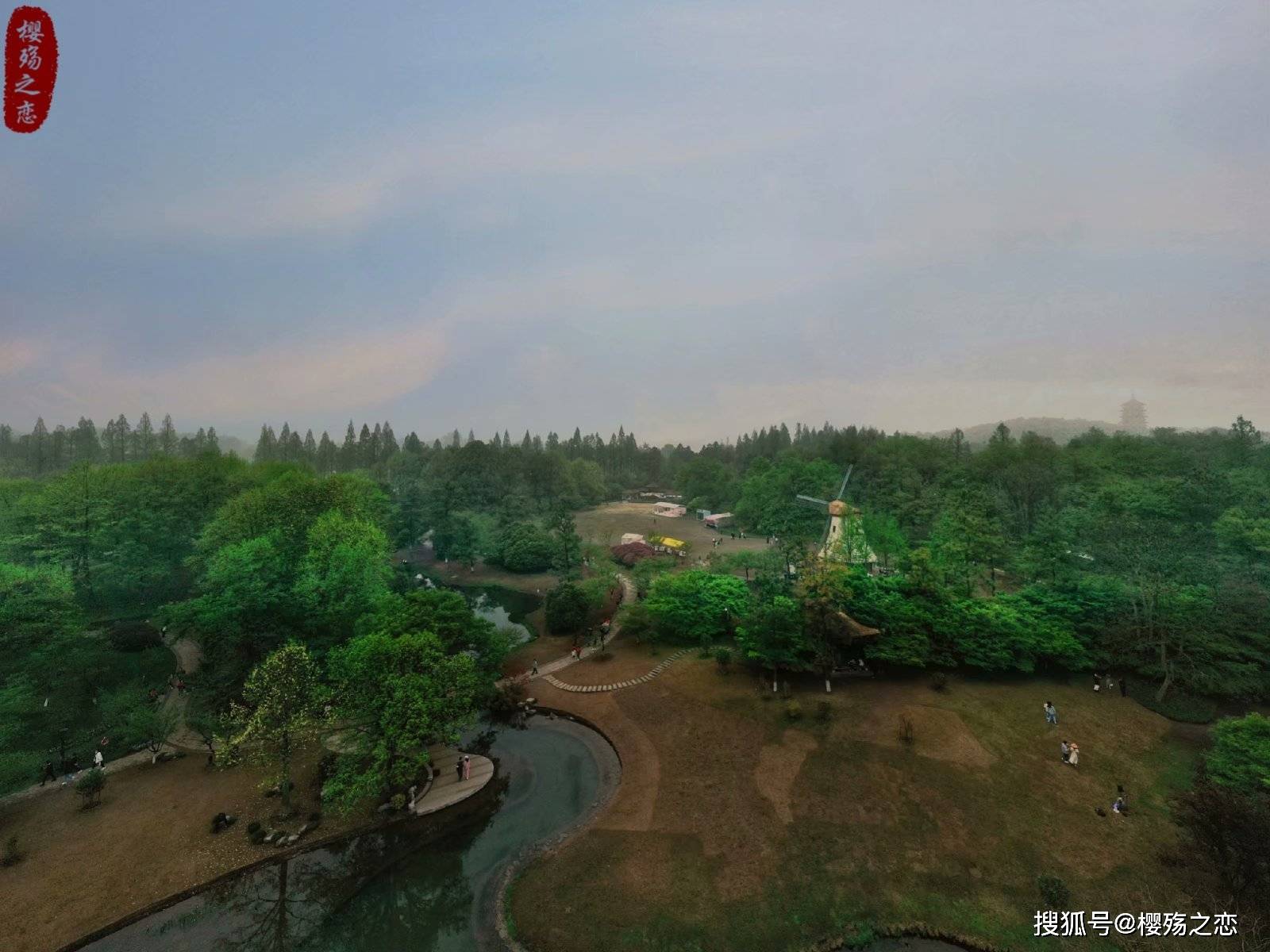 杭州最早的婚庆公园，一到春天就美得不像话，成功晋升为网红景点