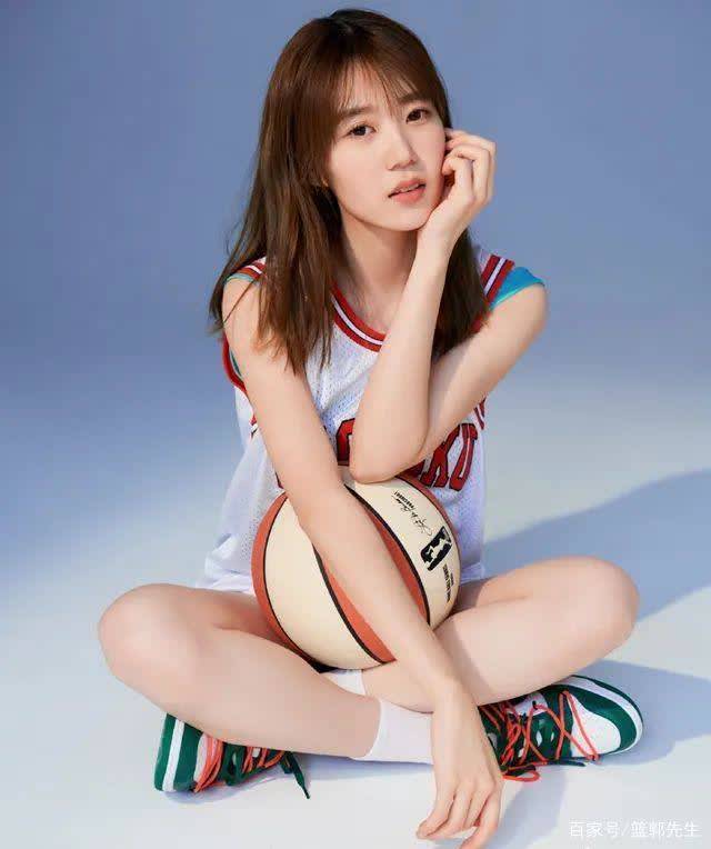 美女主播吴迪晒篮球服照颜值气质出众被赞是最美赤木晴子